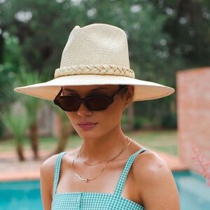 Sissy Light The Midsummer Hat